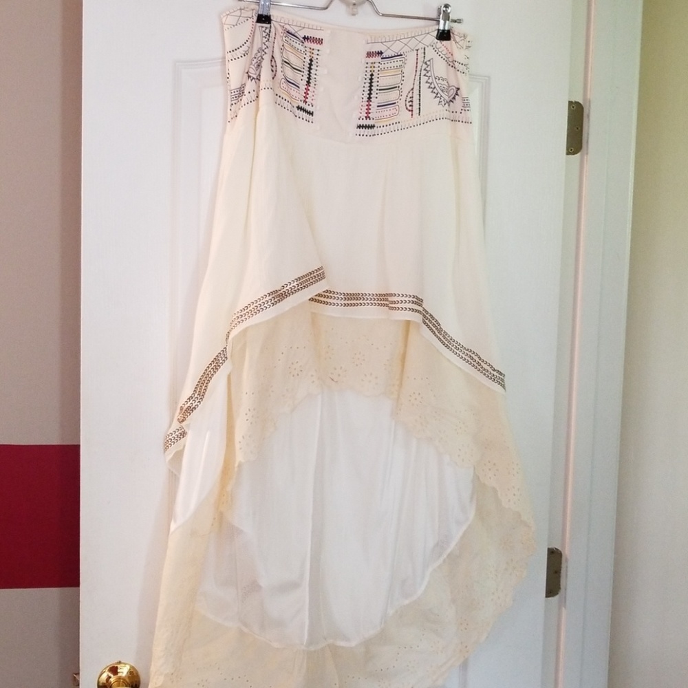 Embroidered cream skirt